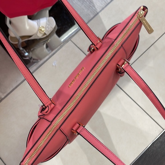 MICHAEL KORS Charlotte Large Leather Top-Zip Tote
Tea Rose - Picture 8 of 16